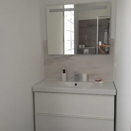 La Traversiere-chambre D'hotes 2* Tours