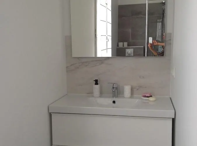 La Traversiere-chambre D'hotes 2* Tours