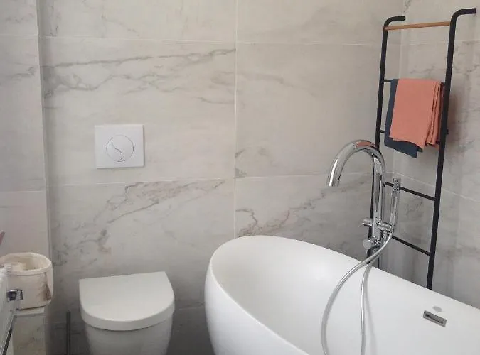 La Traversiere-chambre D'hotes Bed & Breakfast Tours